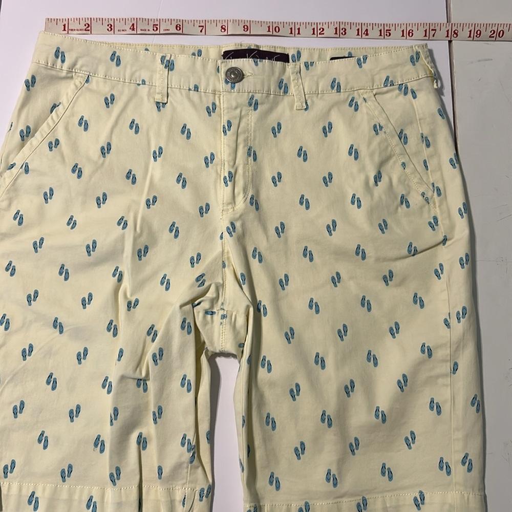 🟢3/$15 Gloria Vanderbilt Bermuda Shorts yellow with Blue flip Flops 14 petite - Picture 6 of 12